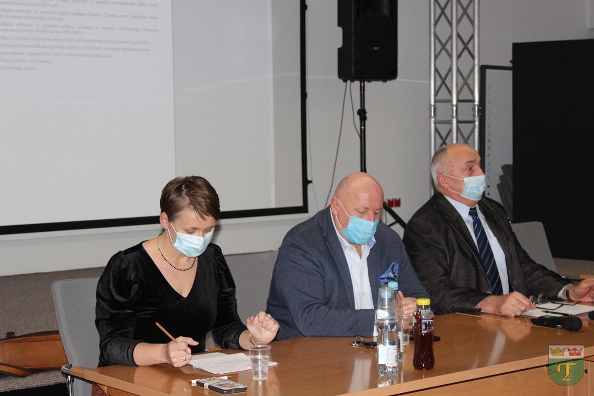 W LXV sesji Rady Gminy Teresin udział wzięli wójt Marek Olechowski oraz skarbnik Agnieszka Rosa.