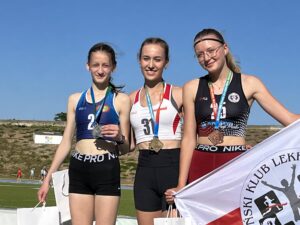 Srebrna-medalistka-Regina-Brudny-pierwsza-z-lewej